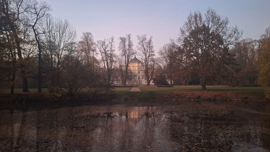Uitzicht op de vijver en het kasteel Ploskovice ©Statni Zamek Ploskovice tuin van Ploskovice