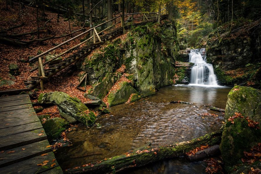 Verborgen parel in het Jeseníky gebergte ©Lenka Romaňáková Waterval Resov in het Jeseníky gebergte