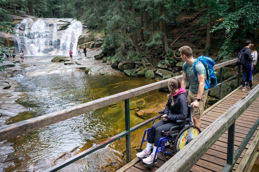 De Mumlava waterval in Harrachov is eenvoudig te bereiken voor iedereen ©Vojtěch Sukup De Mumlava waterval in het Reuzengebergte in Harrachov