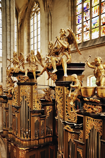 Het interieur van de St. Barbara kathedraal