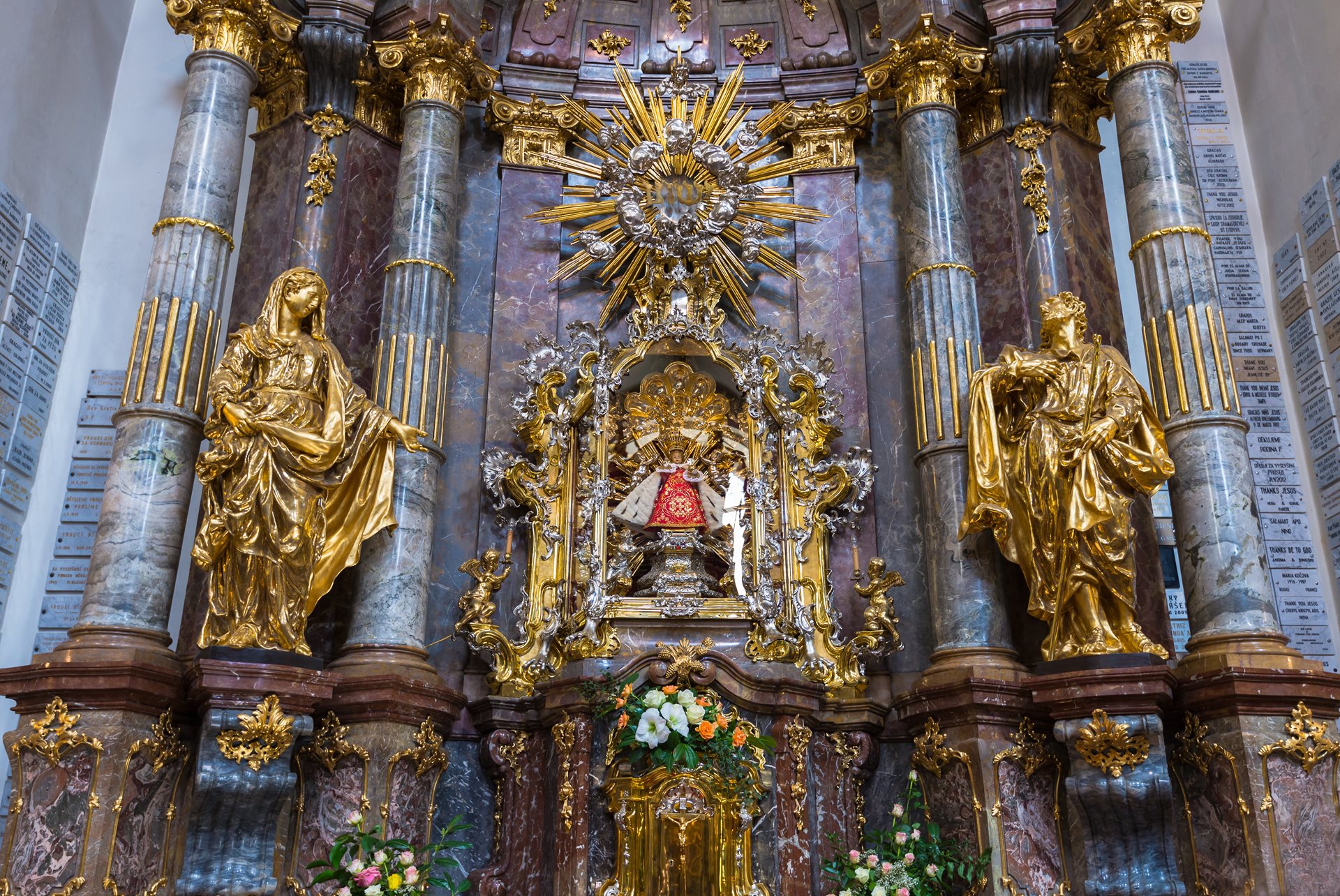 プラハの幼子イエス像 | VisitCzechia