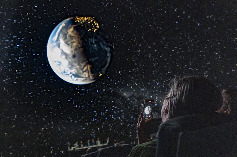 Nieuw in Praag, het planetarium
