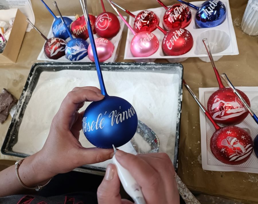 Gepersonaliseerde kerstballen uit Silezië ©Slezská tvorba Gepersonaliseerde kerstballen uit Silezië