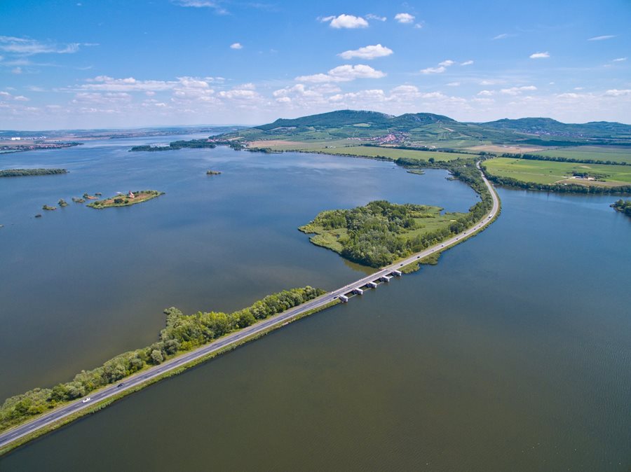 Het Nové Mlýny stuwmeer in Zuid-Moravië Nové Mlyny stuwmeer in Zuid-Moravië