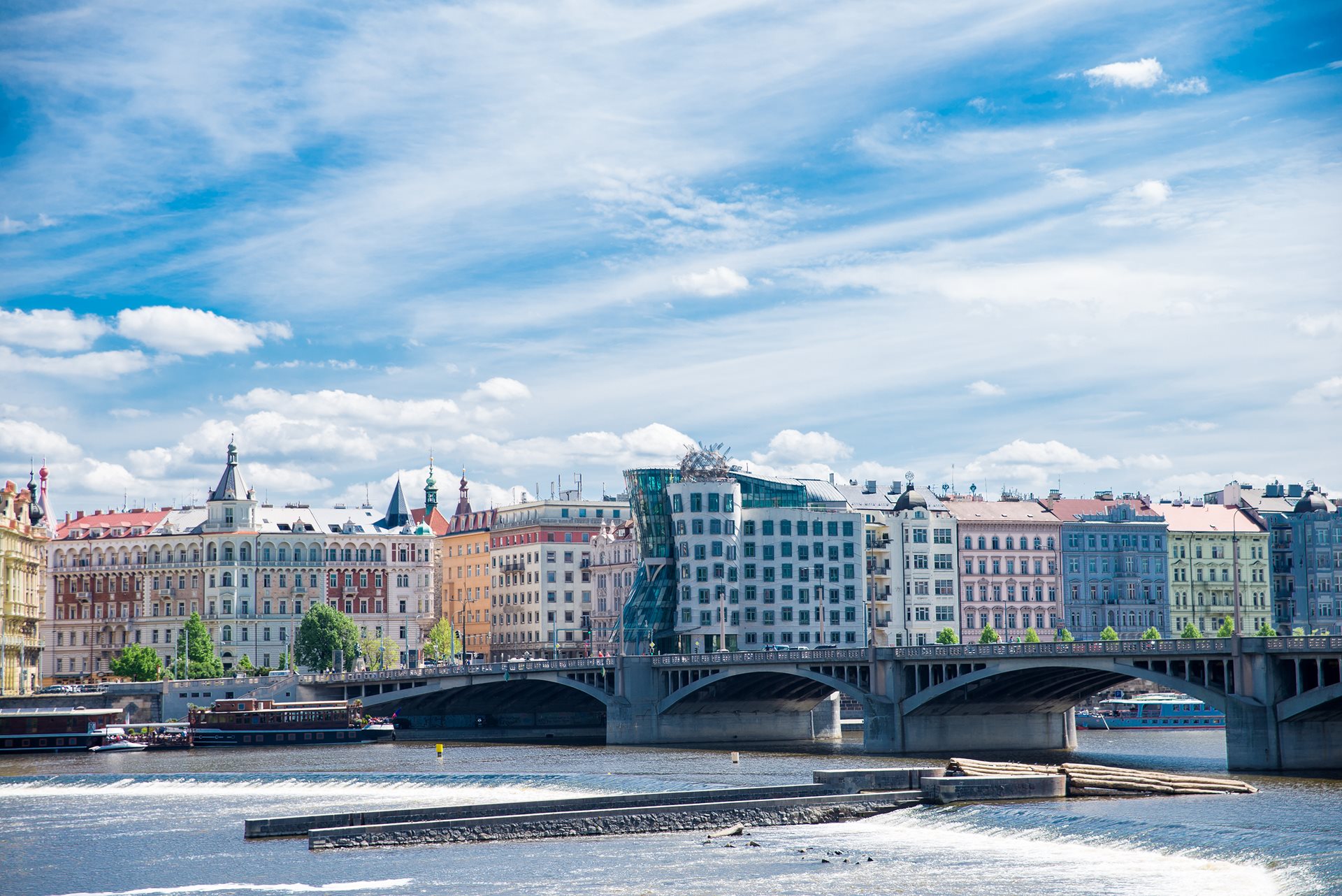 Танцующий дом в Праге · #VisitCzechia