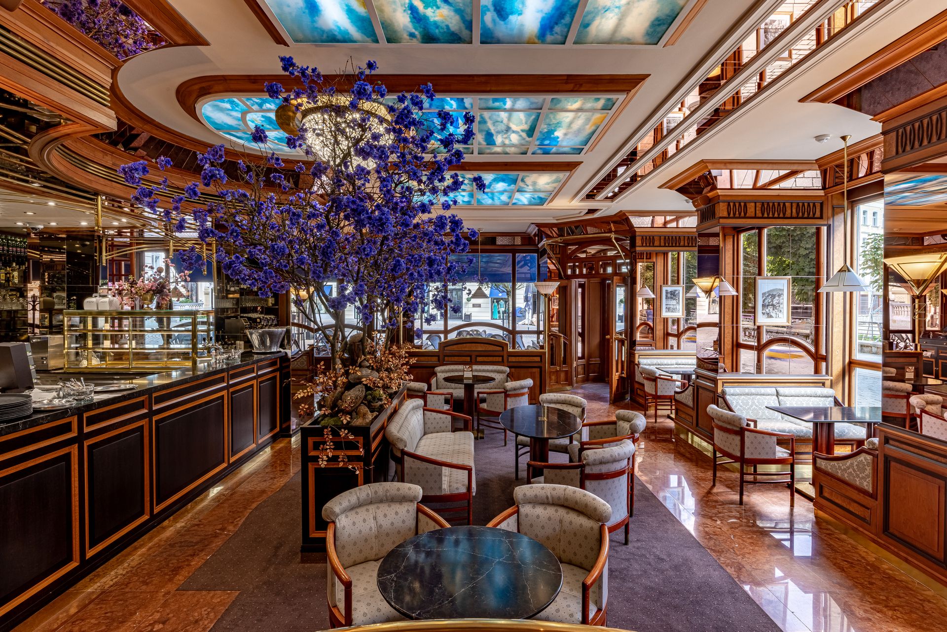 Café Pupp, de plek voor een afternoon tea ©Jan Malý restaurant van pupp in Karlovy Vary