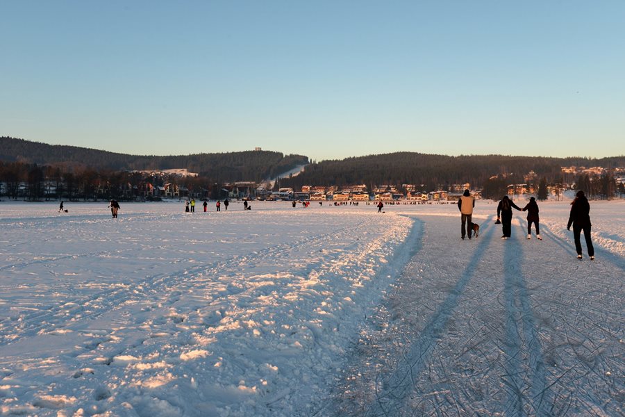 schaatsen in tsjechië op het Lipnomeer