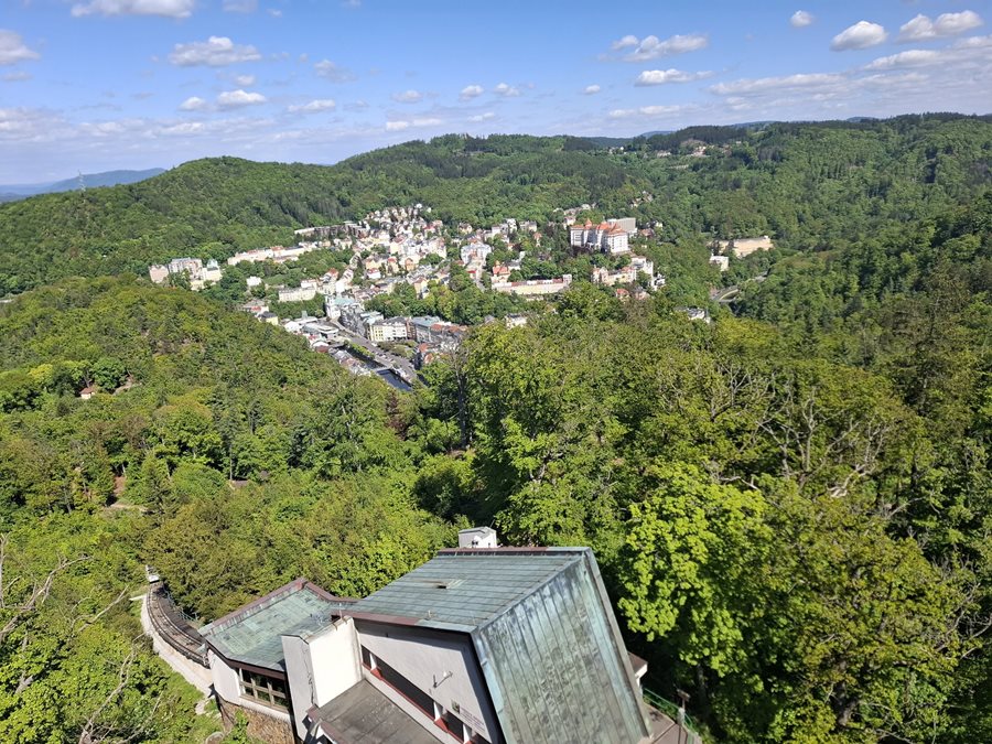 Kabelbaan Karlovy Vary en uitzicht