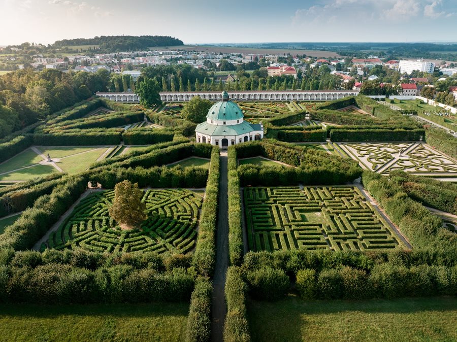 De Bloementuin met de rotunda ©Mar Bernard, Zlínský kraj kromeriz bloementuin in moravie