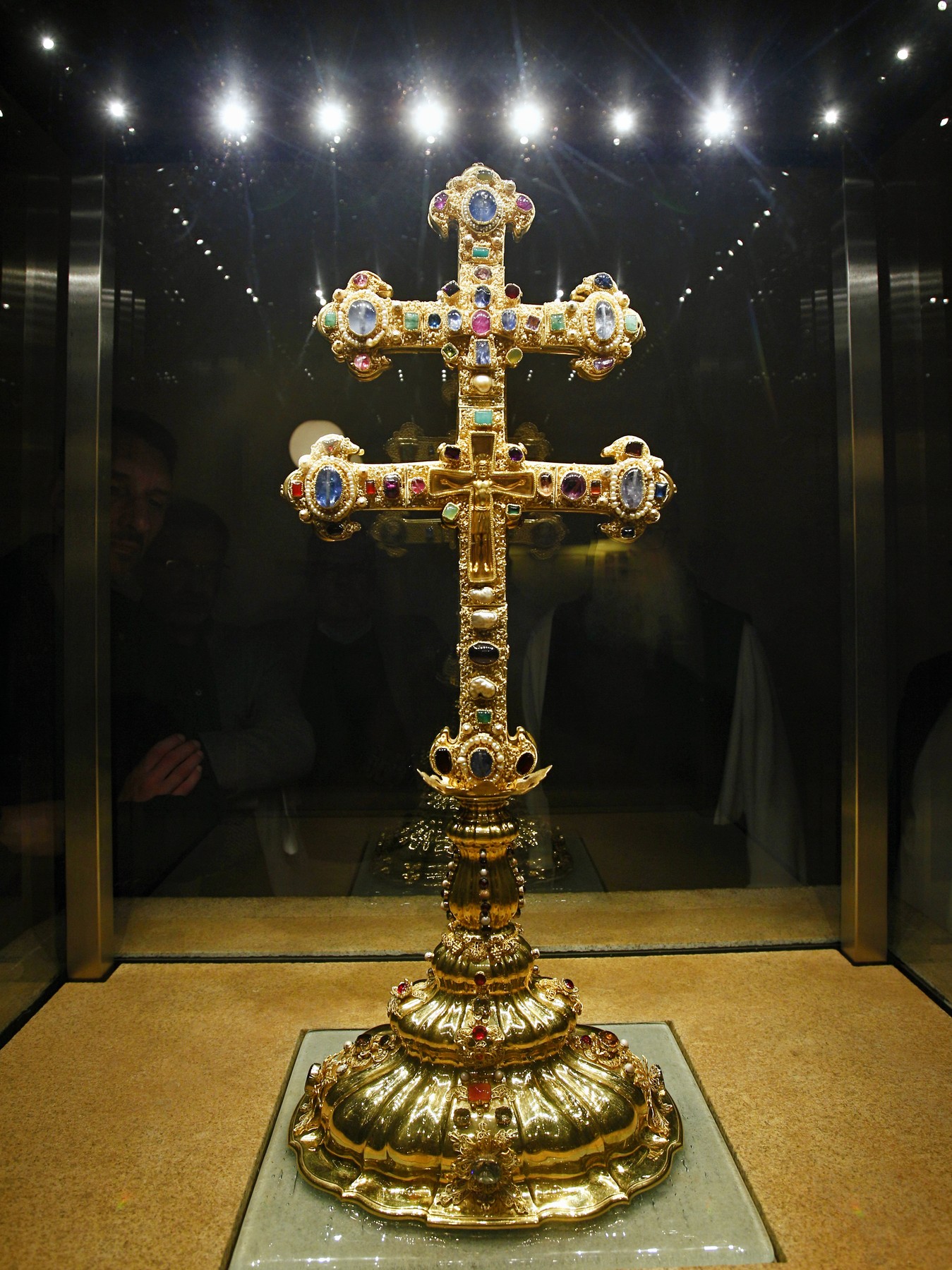 発見から40年、ベチョフの聖マウルスの聖遺物箱の歴史 | VisitCzechia