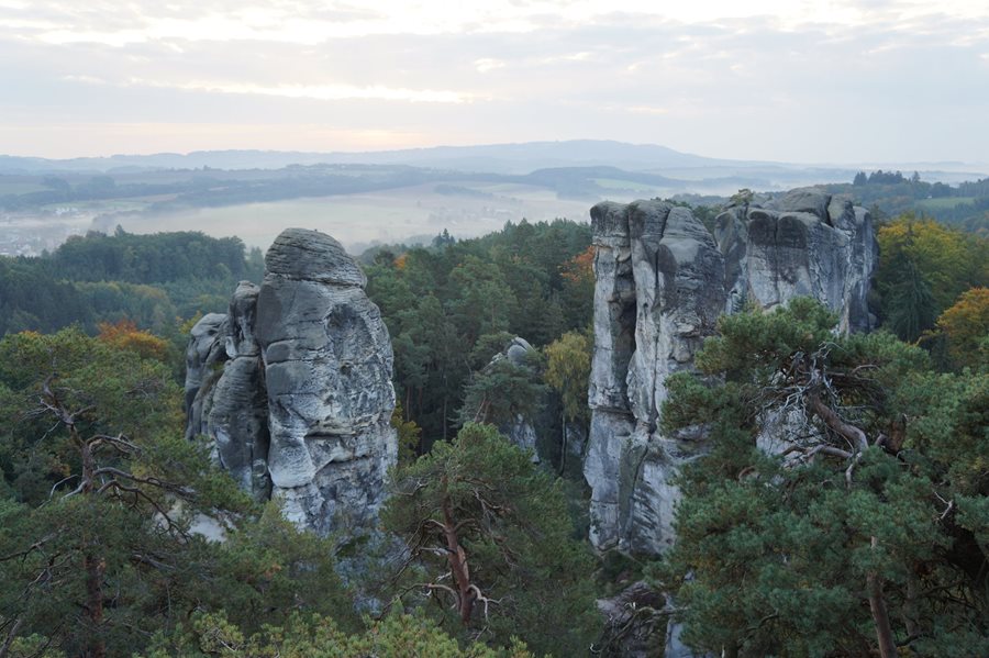 Uitzicht vanaf de rotsen in Hrub&#xE1; Skala in Boheems Paradijs