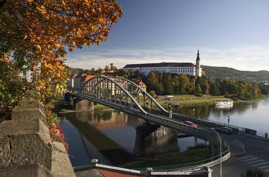 Uitzicht op het chateau van Děčín ©Brana do Cech, Ústí region Děčín stad in Noord-Bohemen aan de Elbe