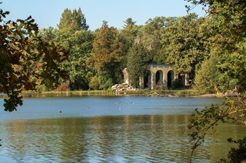 De gebouwen in het kasteelpark van Lednice ©Jiri Jirousek Lednice cultuurlandschap