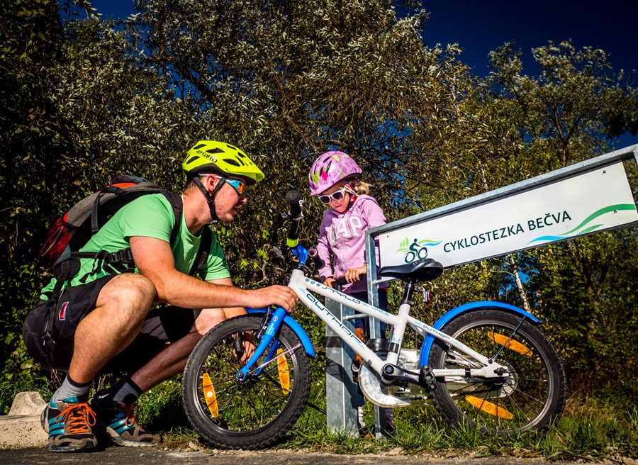 Fietsen in Tsjechië langs rivieren zoals de Becva rivier in Moravië