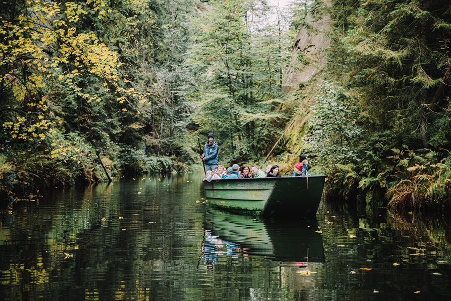 Boottocht Divoká soutěska (Wilde Kloof) ©Adam Kubicek Varen over de Kamenice kloof in Boheems Zwitserland