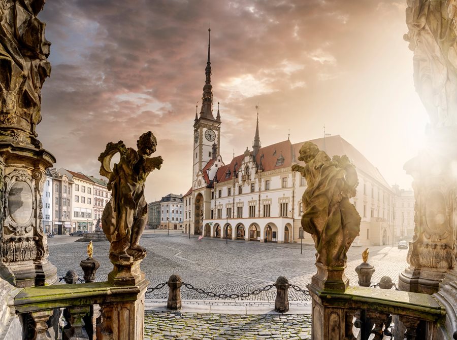 Stadhuis van Olomouc met de Astronomische klok ©Lukas Uchytil, shutterstock Olomouc stadhuis met astronomische klok