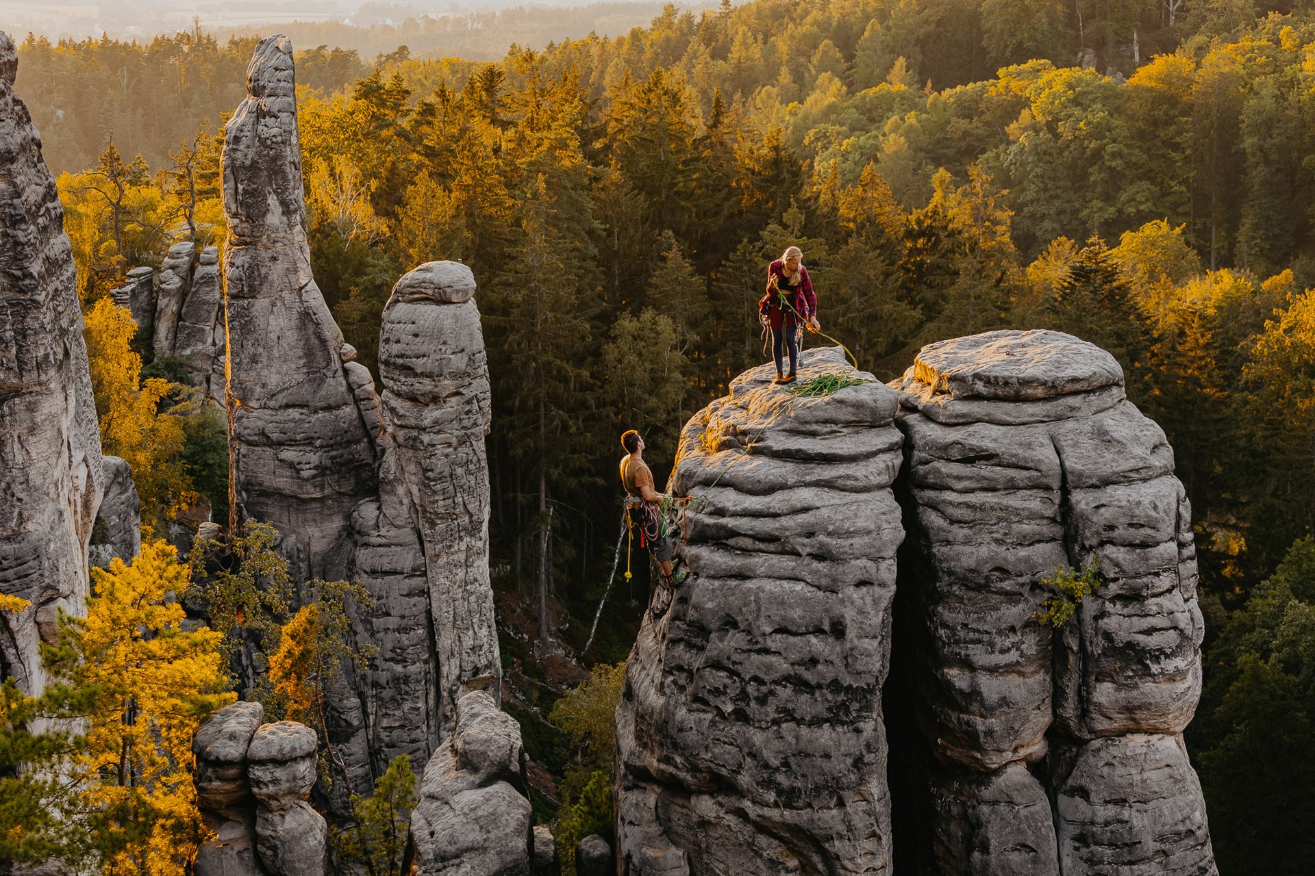 Het rotsgebied Boheems Paradijs is prachtig in de herfst ©Jakub Podobský Boheems Paradijs rotsgebied in Tsjechië