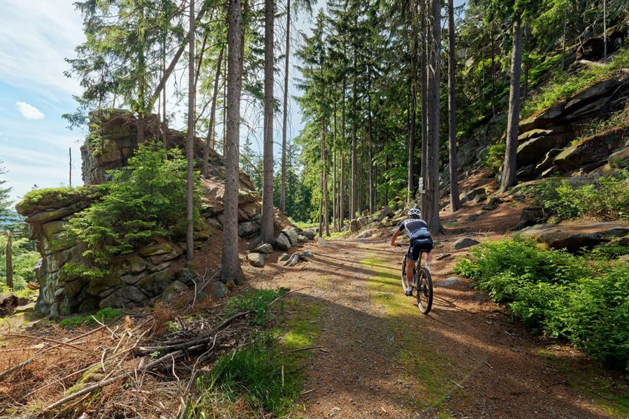 Rotsen Milovské Pernicky in Vysocina ©m-ARK Fietsen in Vysocina