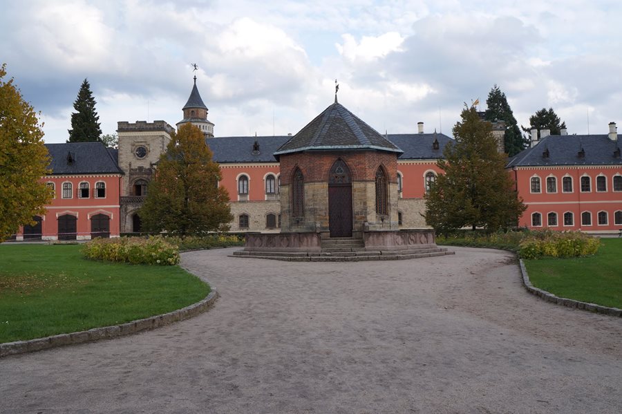 Chateau Sychrov in Noord-Bohemen met de enorme tuin