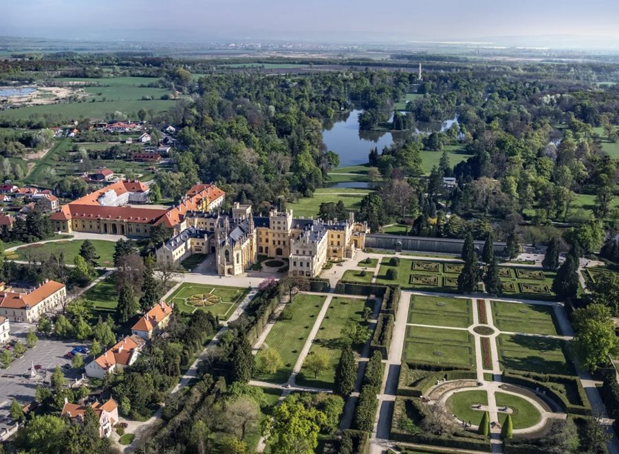 Lednice en haar tuinen ©Jiří Jiroušek Kasteel Lednice Moravie