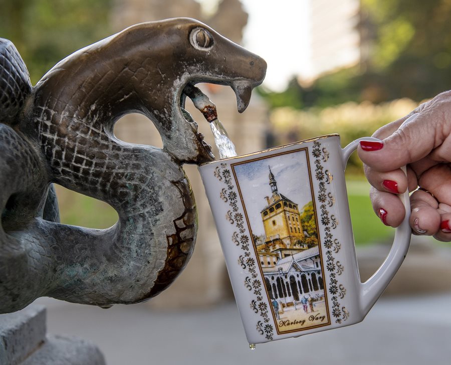 Kuren in Karlovy Vary en het bronwater drinken