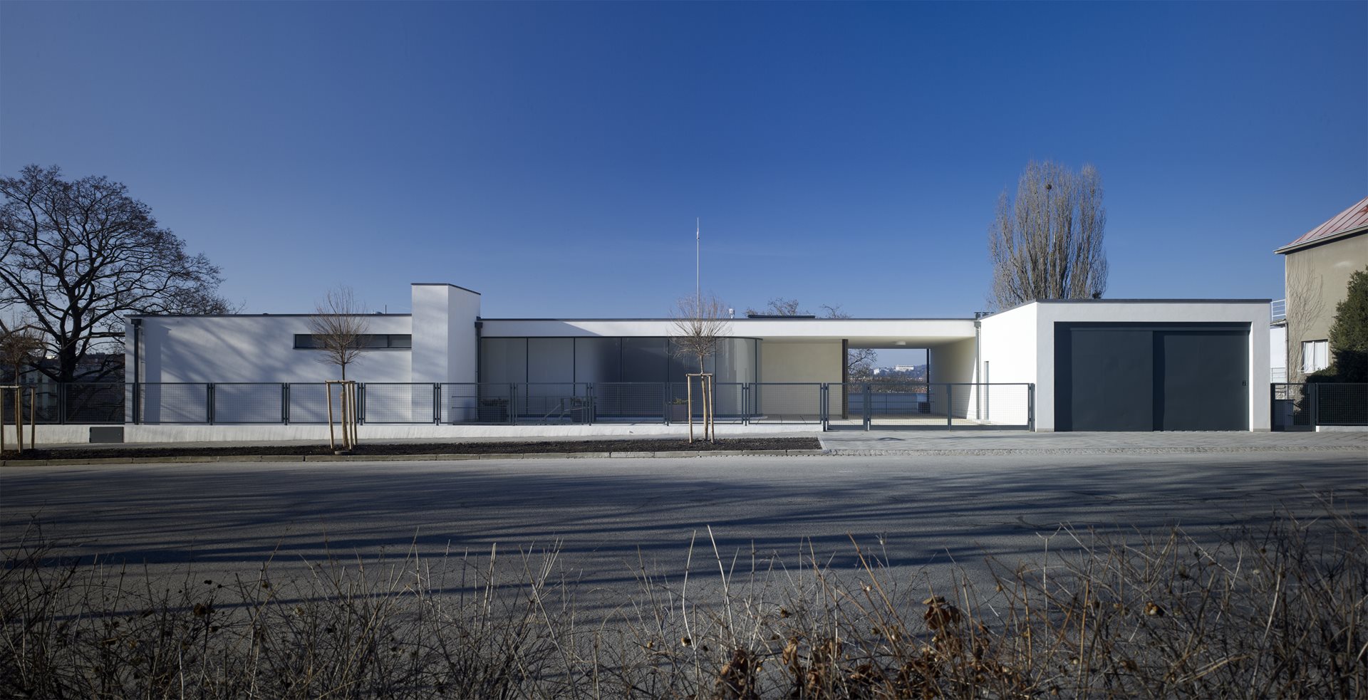 Villa Tugendhat vanaf de straat gezien ©David Zidlicky Villa Tugendhat UNESCO in Brno, zuid-Moravië