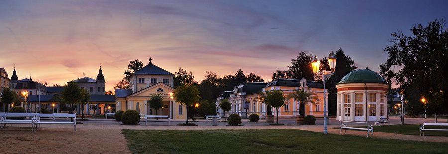 Het kleinste kuuroord Františkovy Lázně ©Ladislav Renner Frantiskovy Lazne in de avond