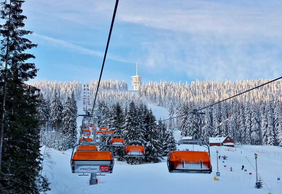Skivakantie in het Ertsgebergte in Tsjechië ©Skiareál Klínovec Skiën in Klínovec