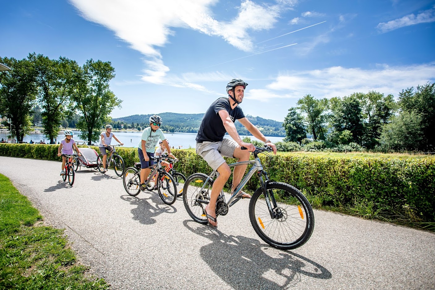 Een fietstocht langs het Lipnomeer ©Lipno Servis s.r.o. Genieten van een fietstocht langs het Lipnomeer in Zuid-Bohemen