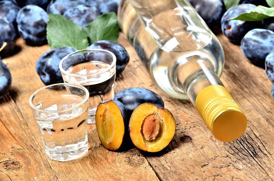 Slivovice sterke drank uit Moravië ©Shutterstock Slivovice