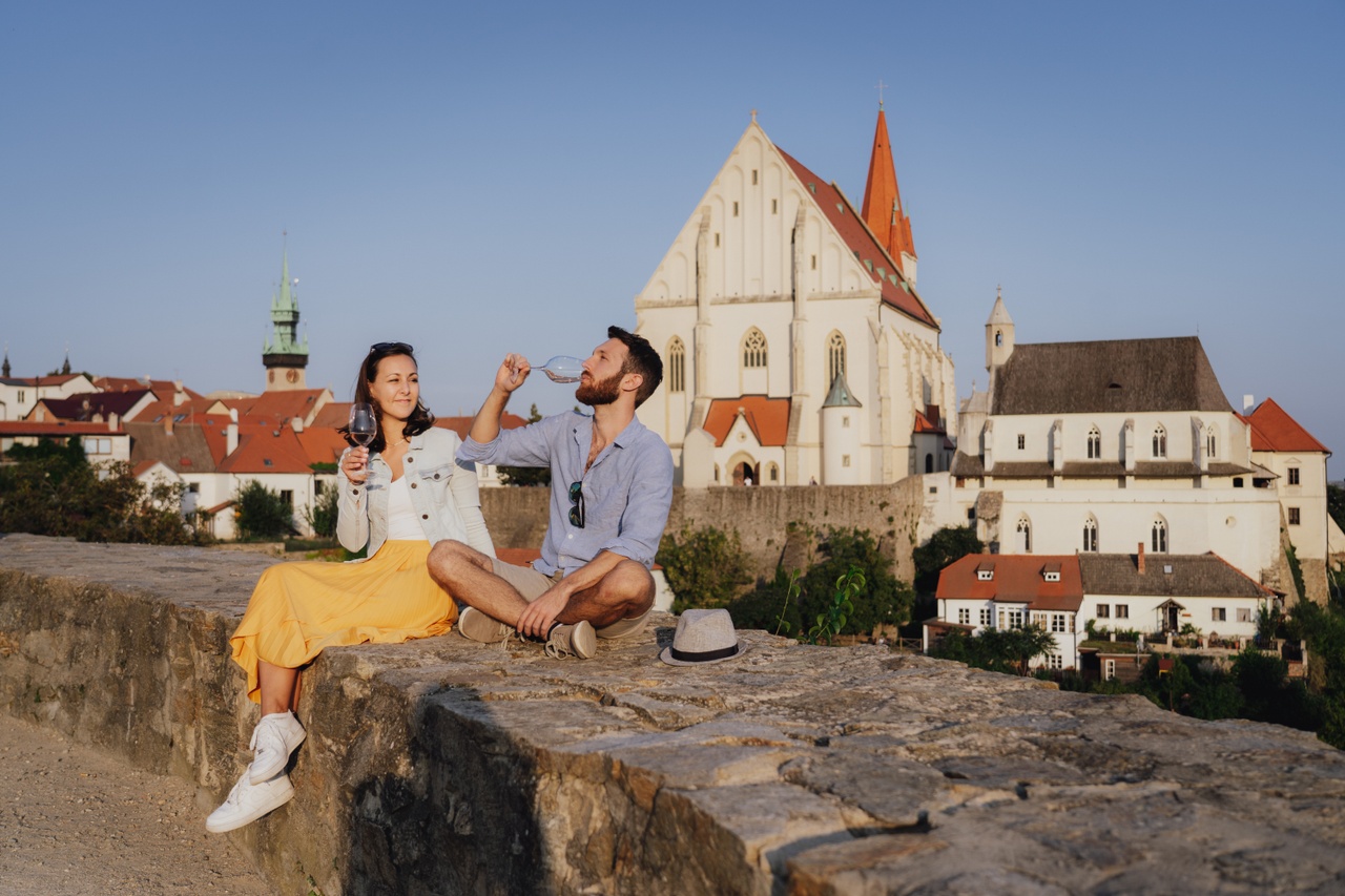 Wijn drinken in Znojmo in Tsjechië