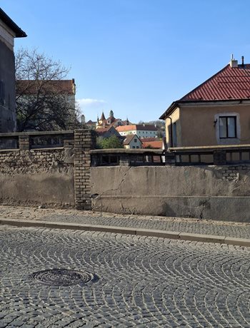 Klooster zich vanuit Slaný centrum