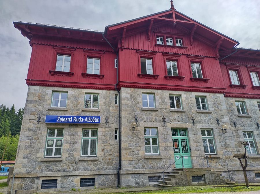 Het treinstation Železná Ruda op de grens ©Arjan Mulder Treinstation Zelezna Ruda op de Duits-Tsjechische grens