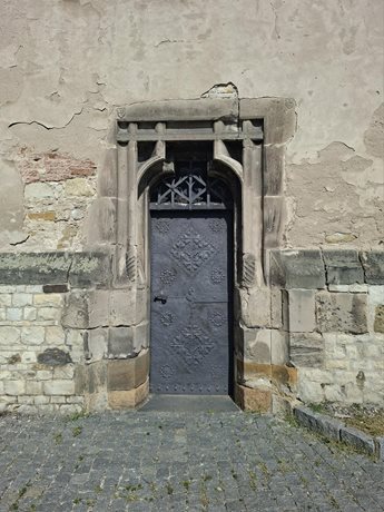 Poort van kerk van Slaný