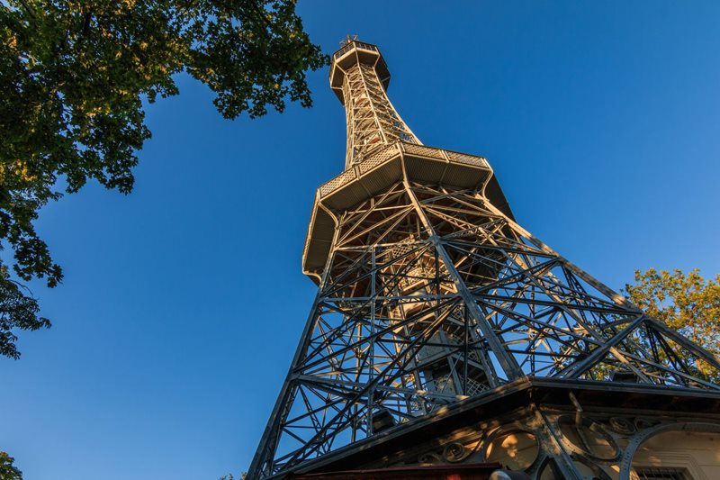 Rozhľadňa Petřín © Ritzki_shutterstock Rozhľadňa Petřín © Ritzki_shutterstock