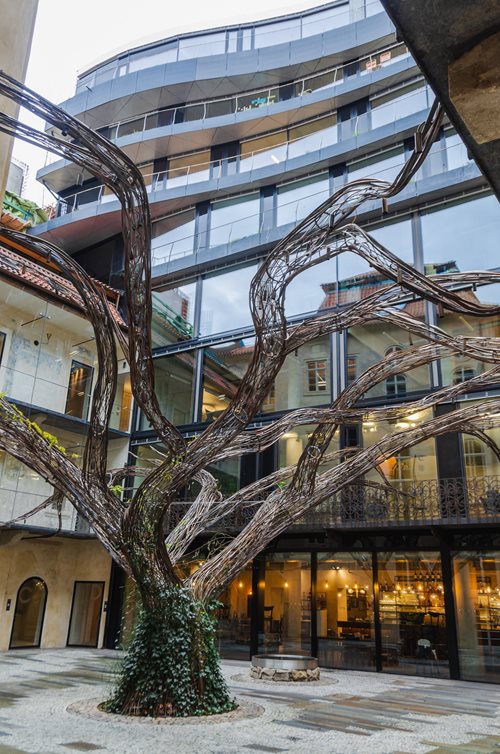 Boom moderne architectuur Praag