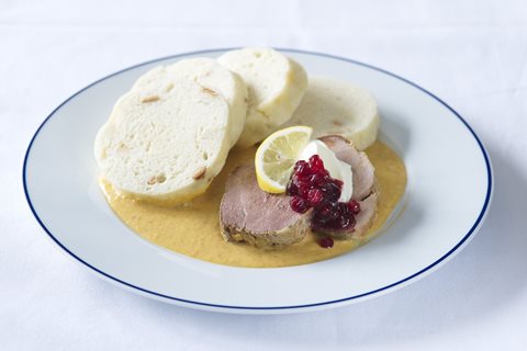 Het Tsjechische gerecht Svíčková na smetaně