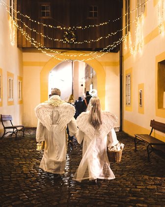 optocht cesky krumlov tsjechie advent