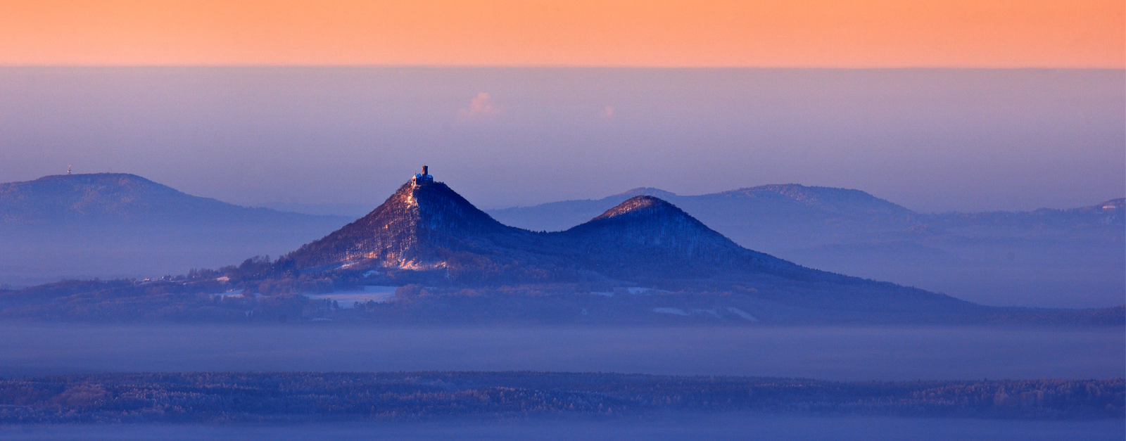 shutterstock_1697175124_Bezdez_Castle.jpg
