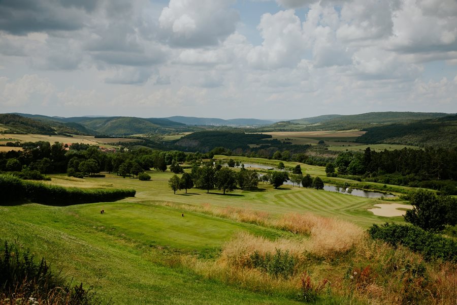 De mooiste golfbaan van Centraal-Bohemen in Tsjechië ©Anna Macáková Golfen in Tsjechië tussen de heuvels en kastelen