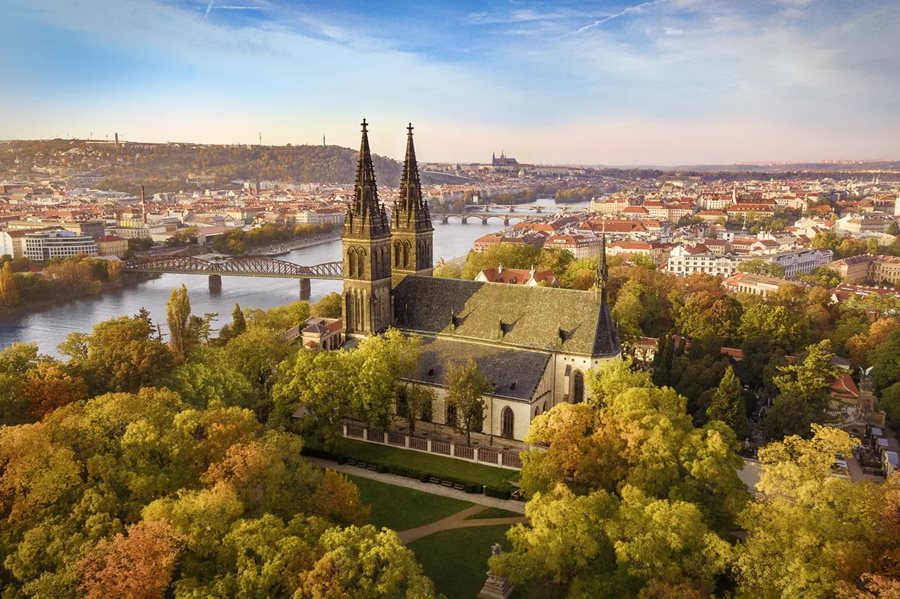 Uitzicht op Praag vanaf Vysehrad ©Mark_BBDO Vysehrad uitzicht op kerk